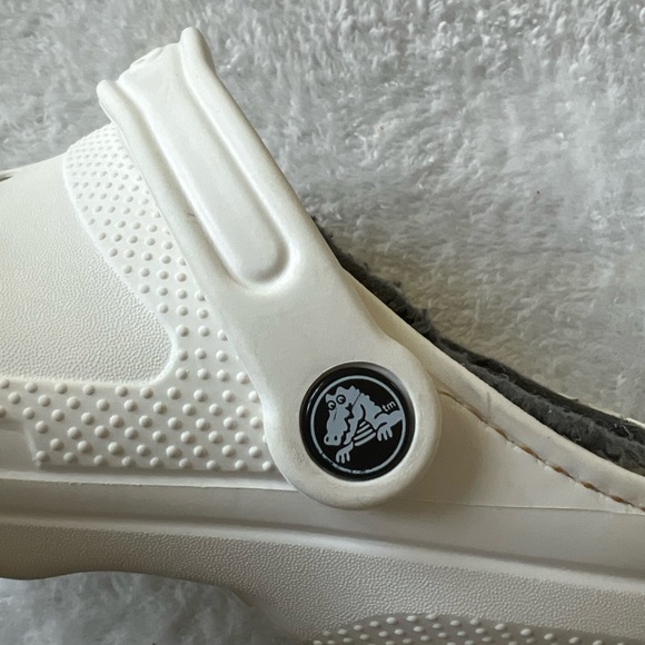 CROCS women’s White Slippers with Sports Charms - Picture 7 of 8